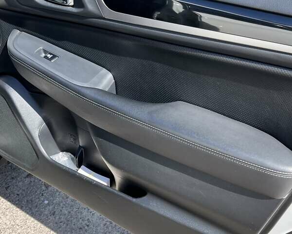 Білий Субару Аутбек, об'ємом двигуна 2 л та пробігом 346 тис. км за 11800 $, фото 18 на Automoto.ua