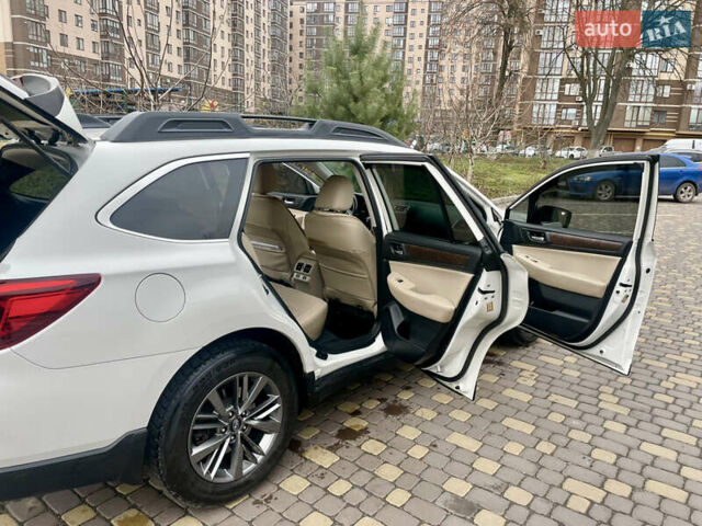 Белый Субару Аутбек, объемом двигателя 2.46 л и пробегом 170 тыс. км за 16500 $, фото 30 на Automoto.ua