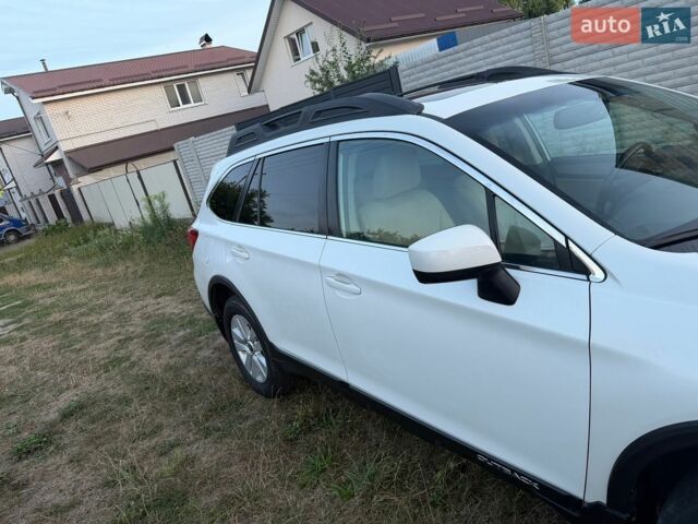 Белый Субару Аутбек, объемом двигателя 2.5 л и пробегом 270 тыс. км за 13600 $, фото 6 на Automoto.ua