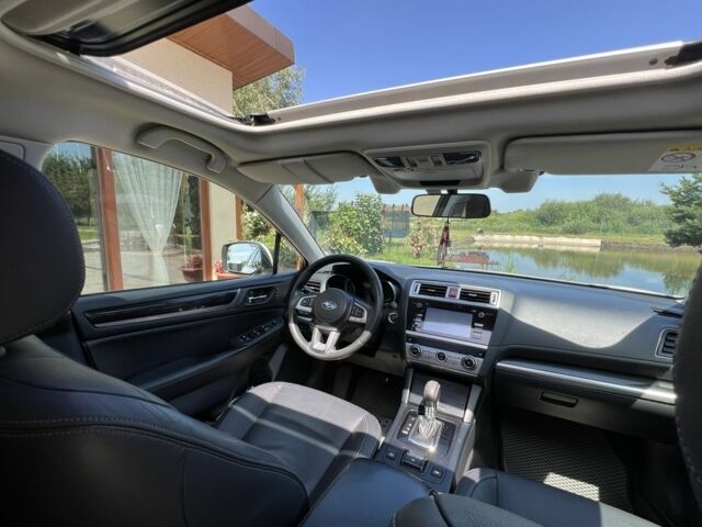 Білий Субару Аутбек, об'ємом двигуна 2 л та пробігом 268 тис. км за 12999 $, фото 4 на Automoto.ua