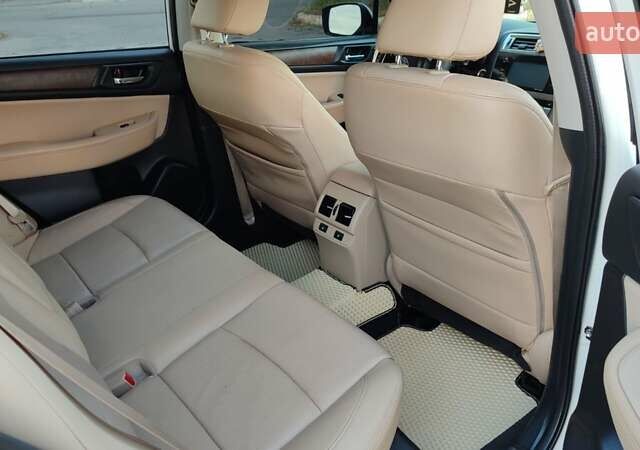 Белый Субару Аутбек, объемом двигателя 2.5 л и пробегом 160 тыс. км за 14000 $, фото 17 на Automoto.ua