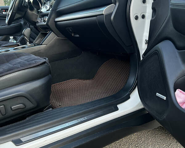 Білий Субару Аутбек, об'ємом двигуна 2.5 л та пробігом 176 тис. км за 14999 $, фото 20 на Automoto.ua