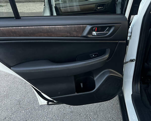 Білий Субару Аутбек, об'ємом двигуна 2.5 л та пробігом 176 тис. км за 14999 $, фото 43 на Automoto.ua