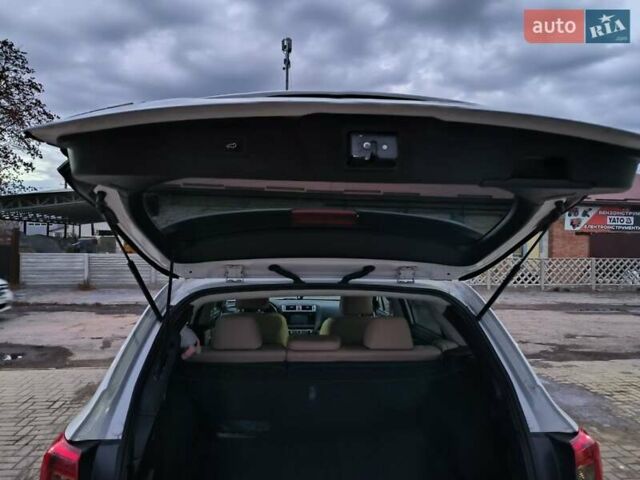 Белый Субару Аутбек, объемом двигателя 2.5 л и пробегом 185 тыс. км за 14200 $, фото 1 на Automoto.ua