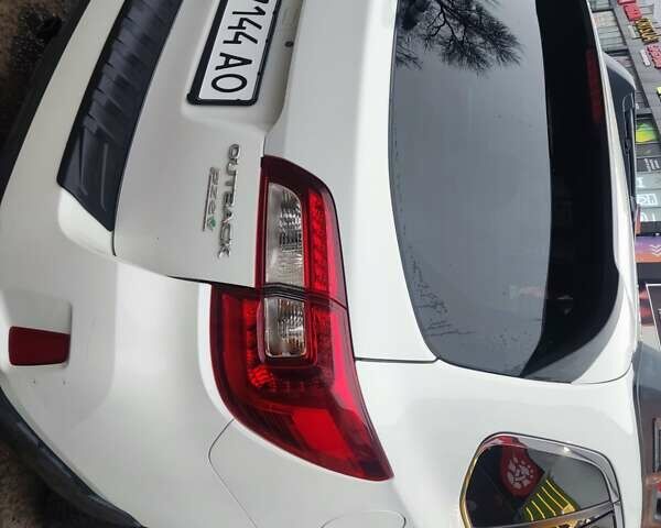 Белый Субару Аутбек, объемом двигателя 2.5 л и пробегом 218 тыс. км за 12500 $, фото 4 на Automoto.ua