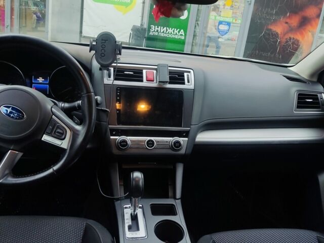 Белый Субару Аутбек, объемом двигателя 2.5 л и пробегом 217 тыс. км за 12500 $, фото 7 на Automoto.ua