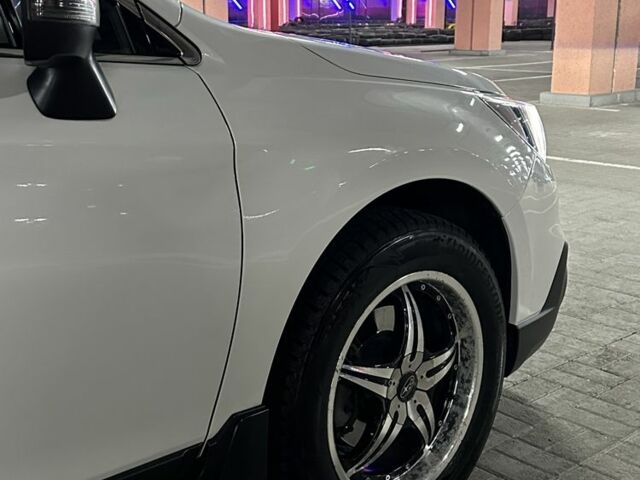 Білий Субару Аутбек, об'ємом двигуна 2.5 л та пробігом 197 тис. км за 17500 $, фото 3 на Automoto.ua