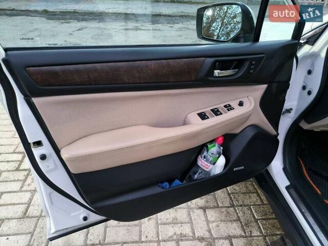 Белый Субару Аутбек, объемом двигателя 2.5 л и пробегом 185 тыс. км за 14200 $, фото 9 на Automoto.ua