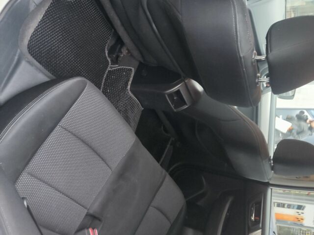 Белый Субару Аутбек, объемом двигателя 2.5 л и пробегом 217 тыс. км за 12500 $, фото 6 на Automoto.ua