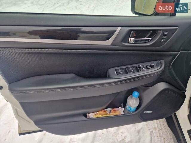Білий Субару Аутбек, об'ємом двигуна 2 л та пробігом 339 тис. км за 12500 $, фото 16 на Automoto.ua