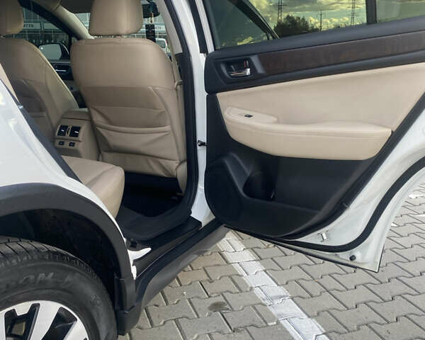 Белый Субару Аутбек, объемом двигателя 3.63 л и пробегом 158 тыс. км за 16200 $, фото 19 на Automoto.ua