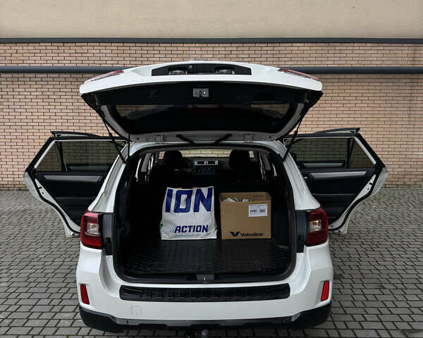 Белый Субару Аутбек, объемом двигателя 2.5 л и пробегом 162 тыс. км за 12300 $, фото 14 на Automoto.ua