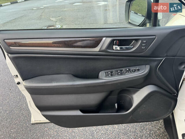 Білий Субару Аутбек, об'ємом двигуна 2.5 л та пробігом 142 тис. км за 16000 $, фото 21 на Automoto.ua