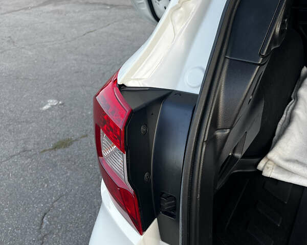 Білий Субару Аутбек, об'ємом двигуна 2.5 л та пробігом 176 тис. км за 14999 $, фото 26 на Automoto.ua