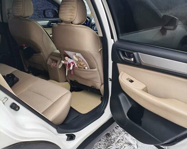 Белый Субару Аутбек, объемом двигателя 2.46 л и пробегом 275 тыс. км за 13300 $, фото 10 на Automoto.ua