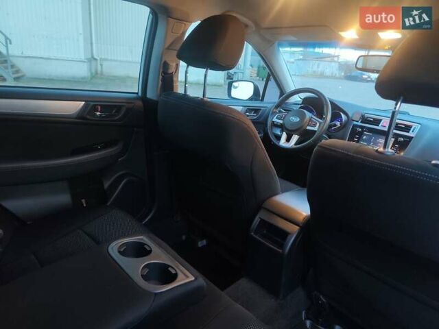 Білий Субару Аутбек, об'ємом двигуна 2.46 л та пробігом 133 тис. км за 14000 $, фото 24 на Automoto.ua