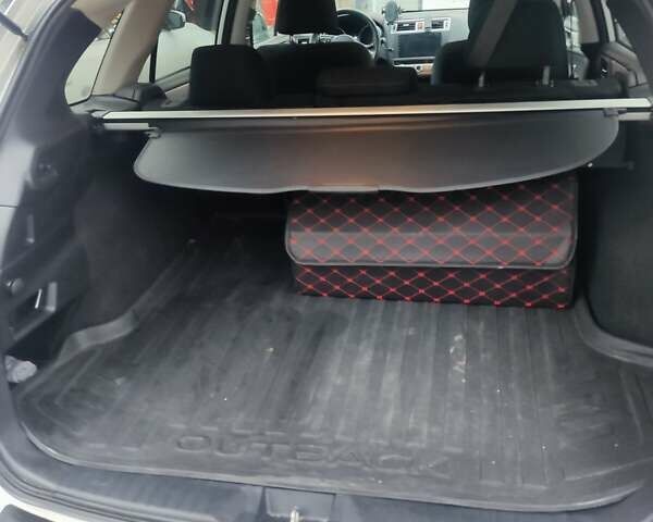 Белый Субару Аутбек, объемом двигателя 2.5 л и пробегом 218 тыс. км за 12500 $, фото 9 на Automoto.ua