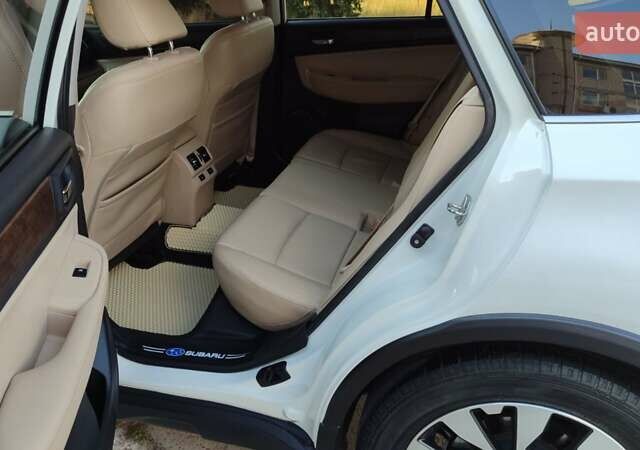 Белый Субару Аутбек, объемом двигателя 2.5 л и пробегом 160 тыс. км за 14000 $, фото 10 на Automoto.ua