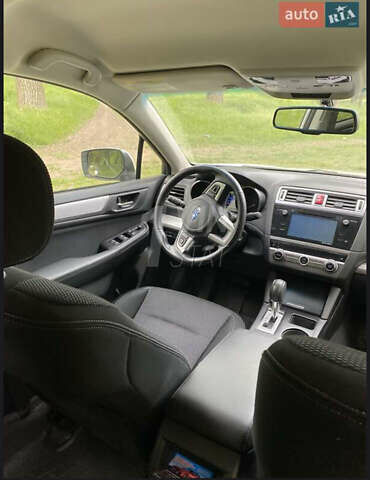 Белый Субару Аутбек, объемом двигателя 2.5 л и пробегом 148 тыс. км за 15000 $, фото 2 на Automoto.ua