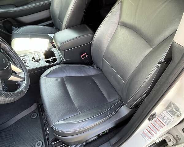 Білий Субару Аутбек, об'ємом двигуна 2 л та пробігом 346 тис. км за 11800 $, фото 28 на Automoto.ua