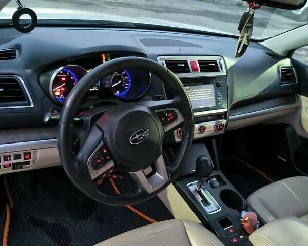 Белый Субару Аутбек, объемом двигателя 2.5 л и пробегом 185 тыс. км за 14200 $, фото 6 на Automoto.ua