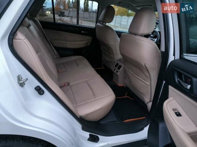 Белый Субару Аутбек, объемом двигателя 2.5 л и пробегом 185 тыс. км за 14200 $, фото 15 на Automoto.ua