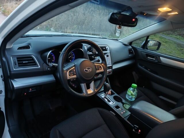 Белый Субару Аутбек, объемом двигателя 2.5 л и пробегом 133 тыс. км за 14700 $, фото 5 на Automoto.ua