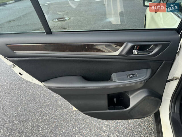 Білий Субару Аутбек, об'ємом двигуна 2.5 л та пробігом 142 тис. км за 16000 $, фото 19 на Automoto.ua