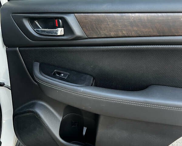 Білий Субару Аутбек, об'ємом двигуна 2.5 л та пробігом 176 тис. км за 14999 $, фото 23 на Automoto.ua