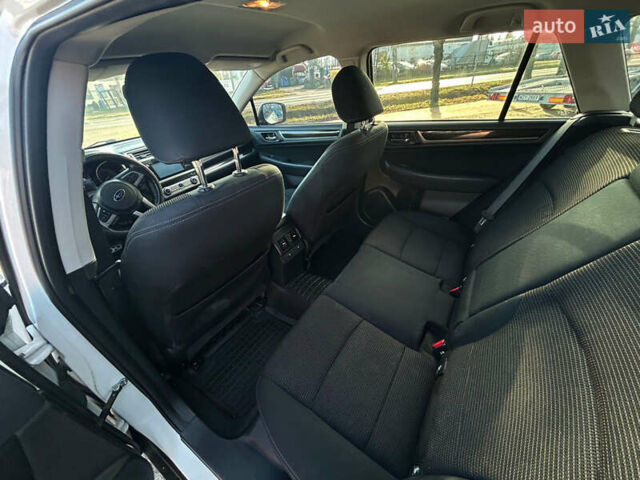 Белый Субару Аутбек, объемом двигателя 2.5 л и пробегом 200 тыс. км за 14600 $, фото 13 на Automoto.ua