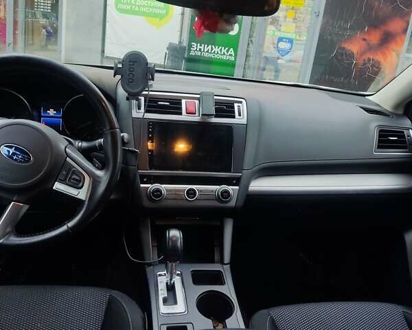 Белый Субару Аутбек, объемом двигателя 2.5 л и пробегом 218 тыс. км за 12500 $, фото 8 на Automoto.ua