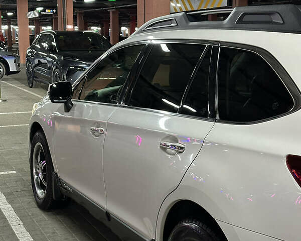 Белый Субару Аутбек, объемом двигателя 2.5 л и пробегом 197 тыс. км за 18000 $, фото 18 на Automoto.ua