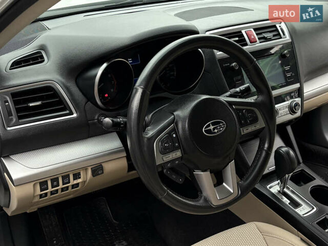 Белый Субару Аутбек, объемом двигателя 2.5 л и пробегом 198 тыс. км за 13700 $, фото 6 на Automoto.ua