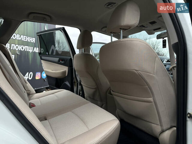 Белый Субару Аутбек, объемом двигателя 2.5 л и пробегом 198 тыс. км за 13700 $, фото 13 на Automoto.ua