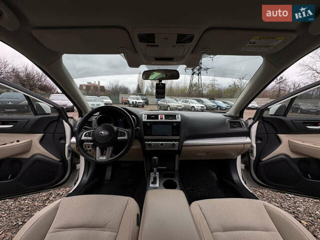 Белый Субару Аутбек, объемом двигателя 2.5 л и пробегом 198 тыс. км за 13700 $, фото 10 на Automoto.ua