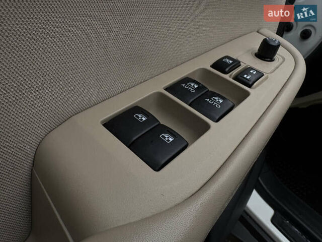 Белый Субару Аутбек, объемом двигателя 2.5 л и пробегом 198 тыс. км за 13700 $, фото 8 на Automoto.ua