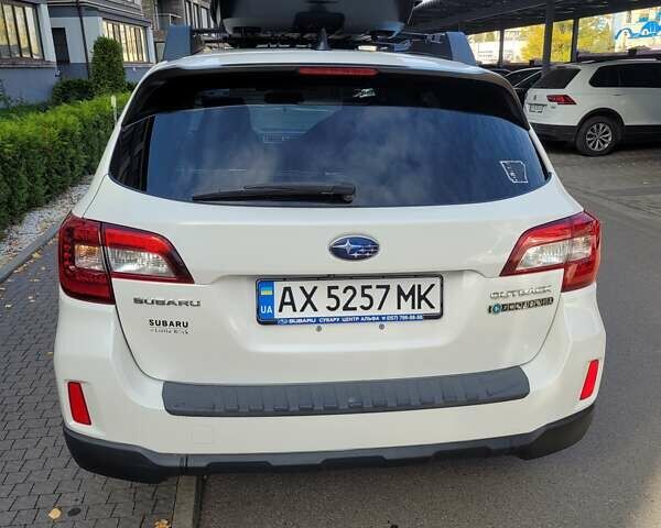 Белый Субару Аутбек, объемом двигателя 2.5 л и пробегом 130 тыс. км за 16500 $, фото 2 на Automoto.ua