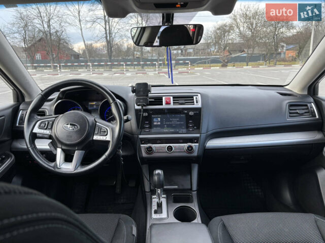 Белый Субару Аутбек, объемом двигателя 2.5 л и пробегом 190 тыс. км за 15500 $, фото 6 на Automoto.ua