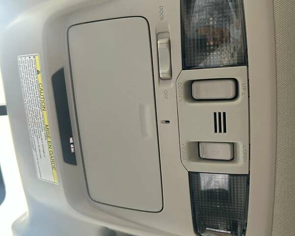 Білий Субару Аутбек, об'ємом двигуна 2.5 л та пробігом 114 тис. км за 15000 $, фото 5 на Automoto.ua