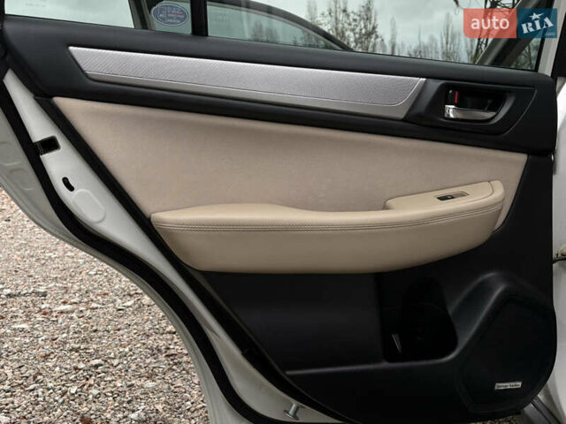 Белый Субару Аутбек, объемом двигателя 2.5 л и пробегом 198 тыс. км за 13700 $, фото 12 на Automoto.ua