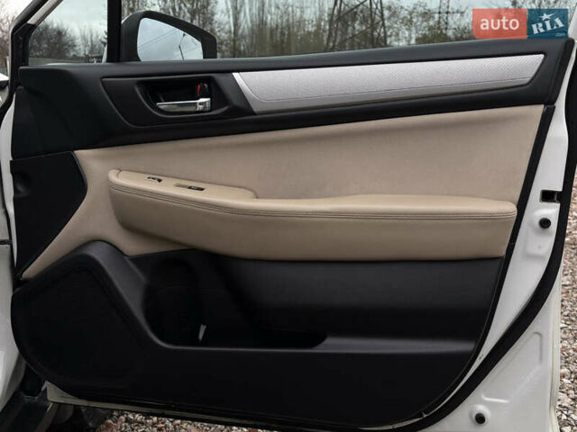 Белый Субару Аутбек, объемом двигателя 2.5 л и пробегом 198 тыс. км за 13700 $, фото 17 на Automoto.ua