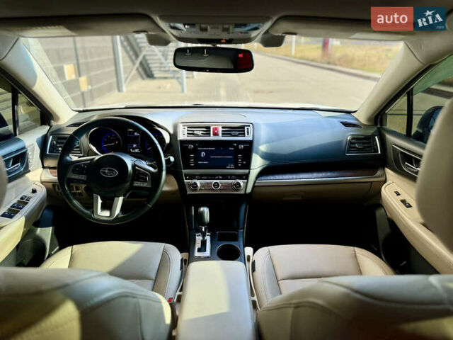 Белый Субару Аутбек, объемом двигателя 3.63 л и пробегом 120 тыс. км за 15500 $, фото 13 на Automoto.ua