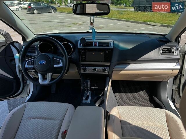 Білий Субару Аутбек, об'ємом двигуна 2.46 л та пробігом 303 тис. км за 14600 $, фото 8 на Automoto.ua