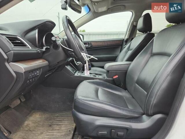 Білий Субару Аутбек, об'ємом двигуна 2.46 л та пробігом 142 тис. км за 2800 $, фото 6 на Automoto.ua