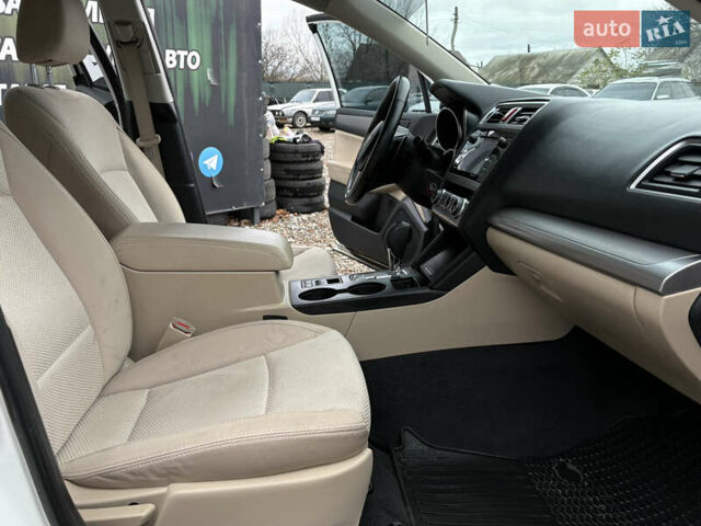 Белый Субару Аутбек, объемом двигателя 2.5 л и пробегом 198 тыс. км за 13700 $, фото 15 на Automoto.ua