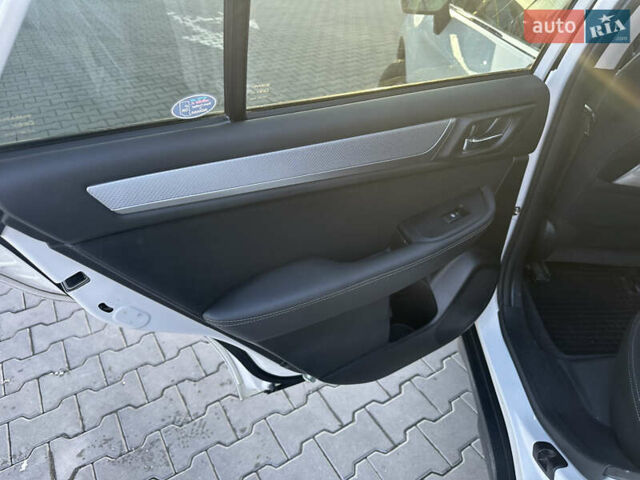 Білий Субару Аутбек, об'ємом двигуна 2.46 л та пробігом 167 тис. км за 14500 $, фото 13 на Automoto.ua