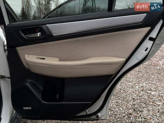 Белый Субару Аутбек, объемом двигателя 2.5 л и пробегом 198 тыс. км за 13700 $, фото 14 на Automoto.ua