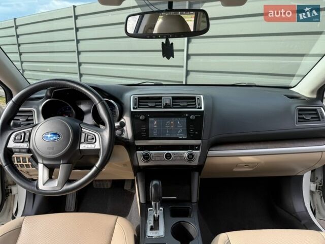 Белый Субару Аутбек, объемом двигателя 2.5 л и пробегом 181 тыс. км за 13500 $, фото 12 на Automoto.ua