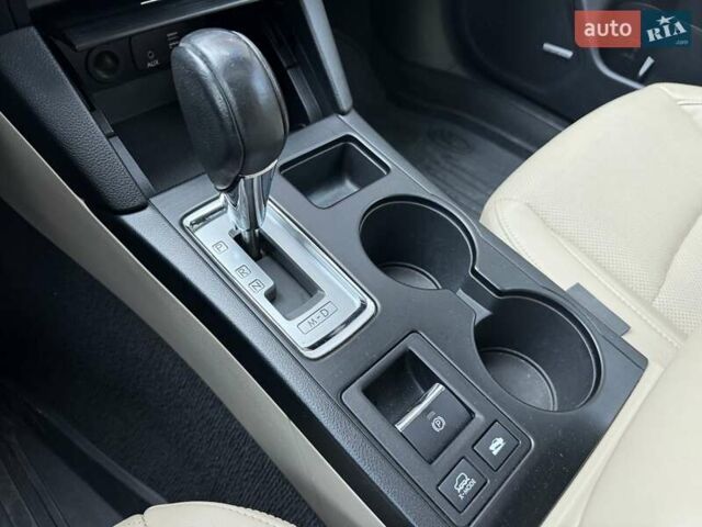 Белый Субару Аутбек, объемом двигателя 2.5 л и пробегом 190 тыс. км за 15999 $, фото 24 на Automoto.ua