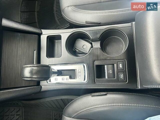 Білий Субару Аутбек, об'ємом двигуна 2.5 л та пробігом 114 тис. км за 15000 $, фото 7 на Automoto.ua